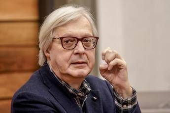 Vittorio Sgarbi, il legale della figlia Evelina: “Lei non vuole arricchirsi, è preoccupata per il padre”