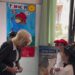Camilla ‘dona’ Paddington agli studenti di Roma: chi è l’orsetto amato dai bimbi inglesi