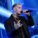 Emis Killa, furioso con i fan: “Andate a rubare, non chiedete soldi a me”