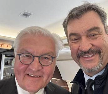Funerale Papa Francesco, bufera social per selfie sorridente Soeder-Steinmeier