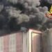 Incendio in industria chimica di Caivano, rischio diossina: scuole chiuse in diversi comuni