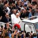 Papa Francesco, l’ultima apparizione: Pasqua con bagno di folla in papamobile