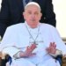 Papa Francesco migliora, Vaticano: “Prolungati periodi senza ossigeno”