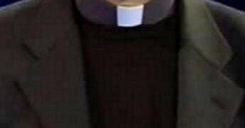 Prete-giornalista molesta collega, pm chiede rinvio a giudizio