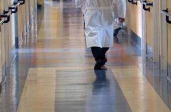 Roma, giornalista ricoverata in ospedale: “Vetri nella lasagna”