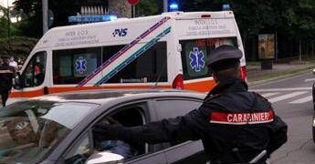 Salerno, accoltella una donna poi si lancia dalla finestra: morti entrambi
