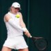 Tennista serve e sviene in campo: paura a Bogotà – Video