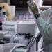 Tumori, biopsia liquida e su tessuti: cura mirata su doppio test migliora sopravvivenza