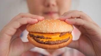 Alimentazione, peggiora dieta italiani, Iss ‘meno qualità e più cibi ultra-processati’