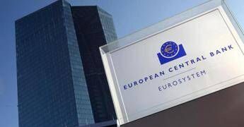 Bce mantiene tassi fermi ma rischi inflazione aumentati