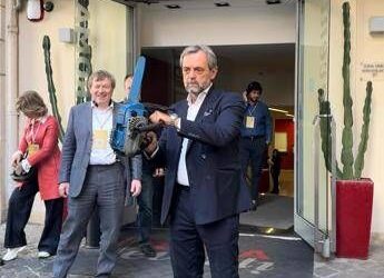 Bernaudo come Milei: aziona motosega a convention Liberisti Italiani
