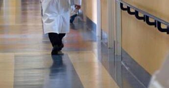 Cadde a terra in ospedale durante un Tso e morì dopo 18 mesi, famiglia risarcita con 2 milioni di euro