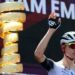 Giro d’Italia, Ayuso si ritira dopo la puntura di un calabrone