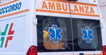 Ragazzino di 12 anni investito da ambulanza a Genova, è grave