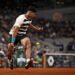 Roland Garros, il coro che ha conquistato il pubblico. E anche Alcaraz – Video
