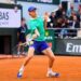 Sinner, l’outfit ‘colorato’ del Roland Garros fa discutere