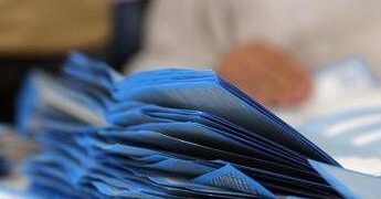 Sondaggio politico, Fratelli d’Italia e Pd calano