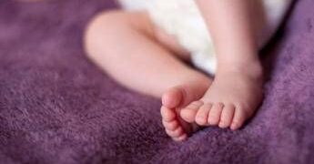 Usa, mamma mette la figlia neonata nel forno invece che nella culla e la piccola muore: “È stato un errore”. Condannata