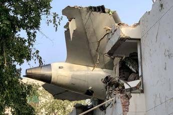 Aereo caduto in India, “tutte le piste restano aperte, anche il sabotaggio”