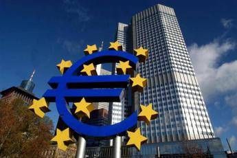 Bce lascia tassi invariati al 2%: “Contesto resta eccezionalmente incerto”