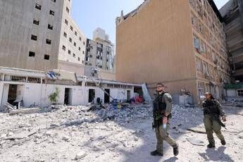 Dall’Iran missile su Beer Sheva. Israele colpisce centro di ricerca nucleare