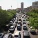 Iran, fuga da Teheran: “Strade intasate e file per la benzina”