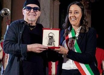 Vasco Rossi, ‘State tranquilli ragazzi, ce la farete tutti’