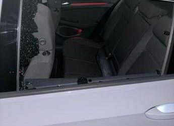 Ai Cancelli di Ostia finestrini distrutti e auto razziate, ladri (ancora) in azione al ‘Mare di Roma’