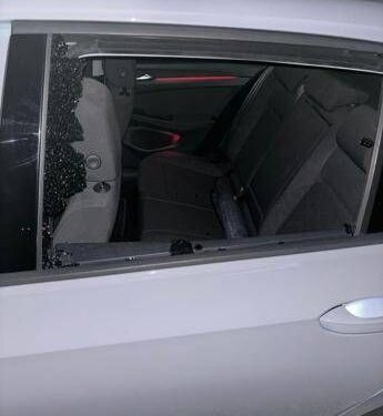 Ai Cancelli di Ostia finestrini distrutti e auto razziate, ladri (ancora) in azione al ‘Mare di Roma’