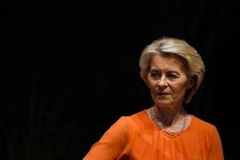 Dazi, von der Leyen risponde a Trump: “Pronte contromisure, sospese fino a inizio agosto”