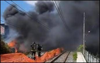 Incendio a Pompei vicino ai binari, stop alla Circumvesuviana