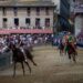 Palio di Siena oggi 2 luglio, contrade al via e come vederlo in tv