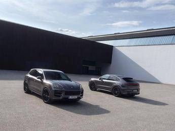 Porsche presenta le versioni Black Editon di Taycan e Cayenne