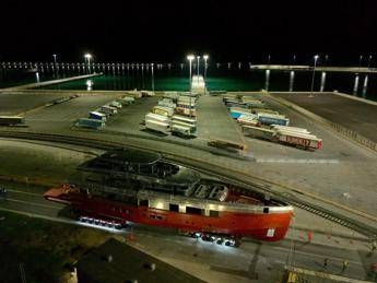 Porti, Adsp Mtcs: trasporto eccezionale per il primo yacht realizzato nel porto di Civitavecchia
