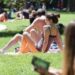 Salute, il dermatologo: “Follia ustioni solari sui social, rischi enormi per la salute”