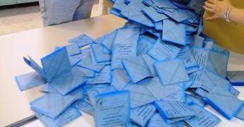 Sondaggio politico, Fratelli d’Italia cresce. Pd e M5S calano