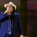 Tenta di salire sul palco durante il concerto di Al Bano, fermata dalla sicurezza