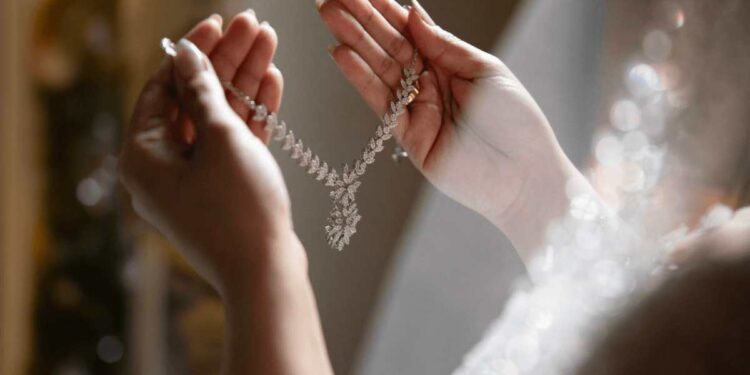 Come scegliere l’abito da sposa curvy: errori da evitare e stili vincenti