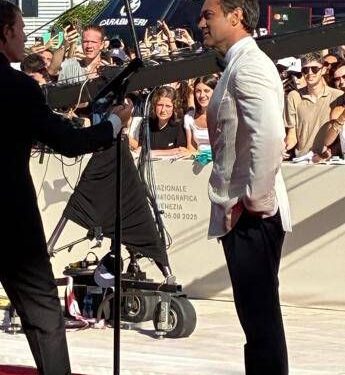 Alla Mostra di Venezia ‘Il Mago del Cremlino’, compendio di putinismo e costruzione del potere