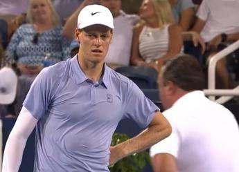 Blackout e allarme antincendio, Sinner e la serata folle a Cincinnati