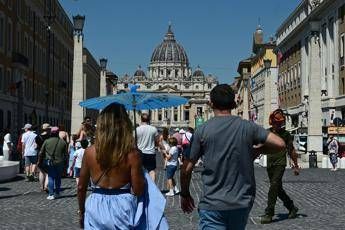 Caldo anomalo e ferragosto di fuoco, l’anticiclone soffoca l’Italia: previsioni meteo