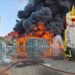 Catania, vasto incendio nella zona industriale: rischio esplosioni
