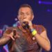 Chris Martin a sorpresa in un pub di provincia improvvisa concerto: fan scatenati