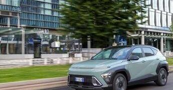 Hyundai KONA MY2026: più potente senza aumenti di listino