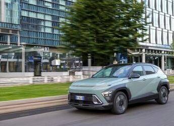 Hyundai KONA MY2026: più potente senza aumenti di listino