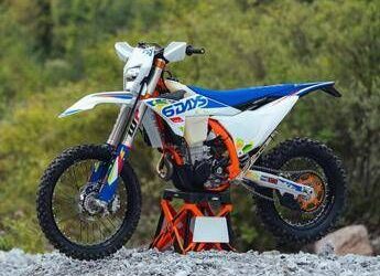 KTM svela la gamma EXC 6DAYS 2026