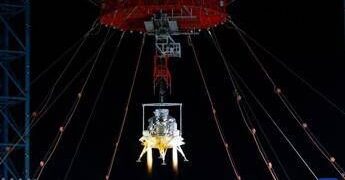 La Cina completa il primo test di atterraggio e decollo per il lander lunare con equipaggio