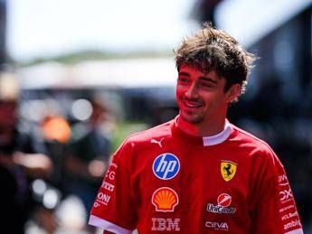 Leclerc: “Titolo alla McLaren? Guidare la Ferrari vale di più”. E su Hamilton…