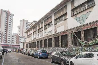Milano, al via sgombero centro sociale Leoncavallo. Salvini: “Dopo decenni di illegalità si cambia”