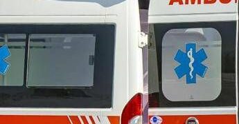 Palermo, braccio fuori dal finestrino si incastra nella ringhiera del tram: arto amputato